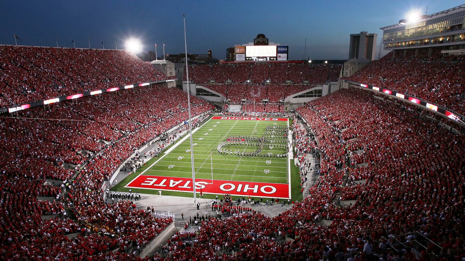 国际足球的未来：AI裁判助力比赛公正，技术革新引关注，国际知名足球裁判